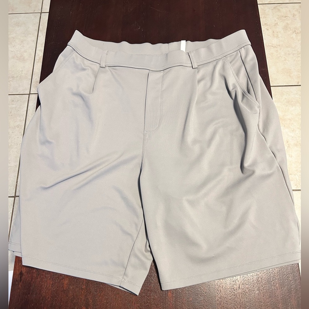 HALARA Women's Light Gray Flat Front Shorts